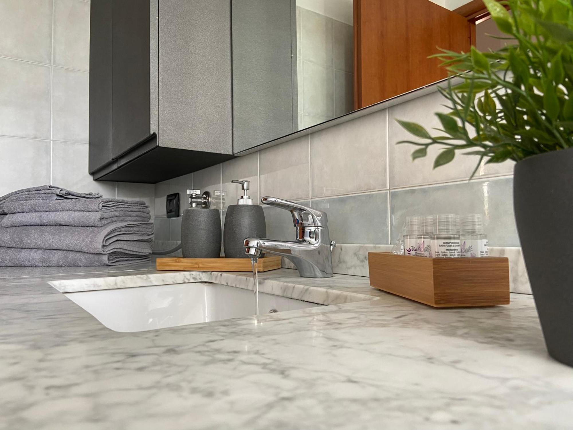 Appartamento Linea Diretta Duomo มิลาน ภายนอก รูปภาพ